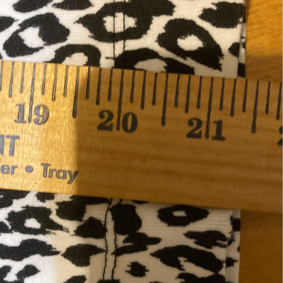 Ladies Size Large Rafaella Leopard Button Down Sweater - Picture 4 of 14